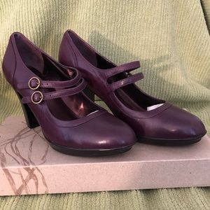 EUC Clarks brand Mary Jane heels